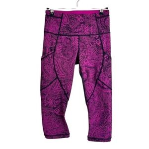 Lululemon Outrun 17" Crop Antique‎ Paisley Deep Fuschia Black / Black